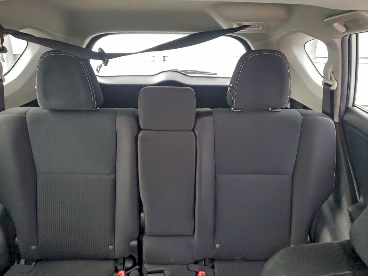 2015 TOYOTA RAV4 XLE photo 10