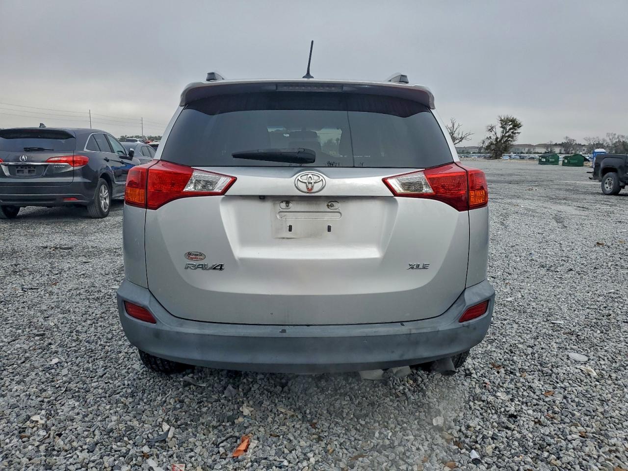 2015 TOYOTA RAV4 XLE photo 6