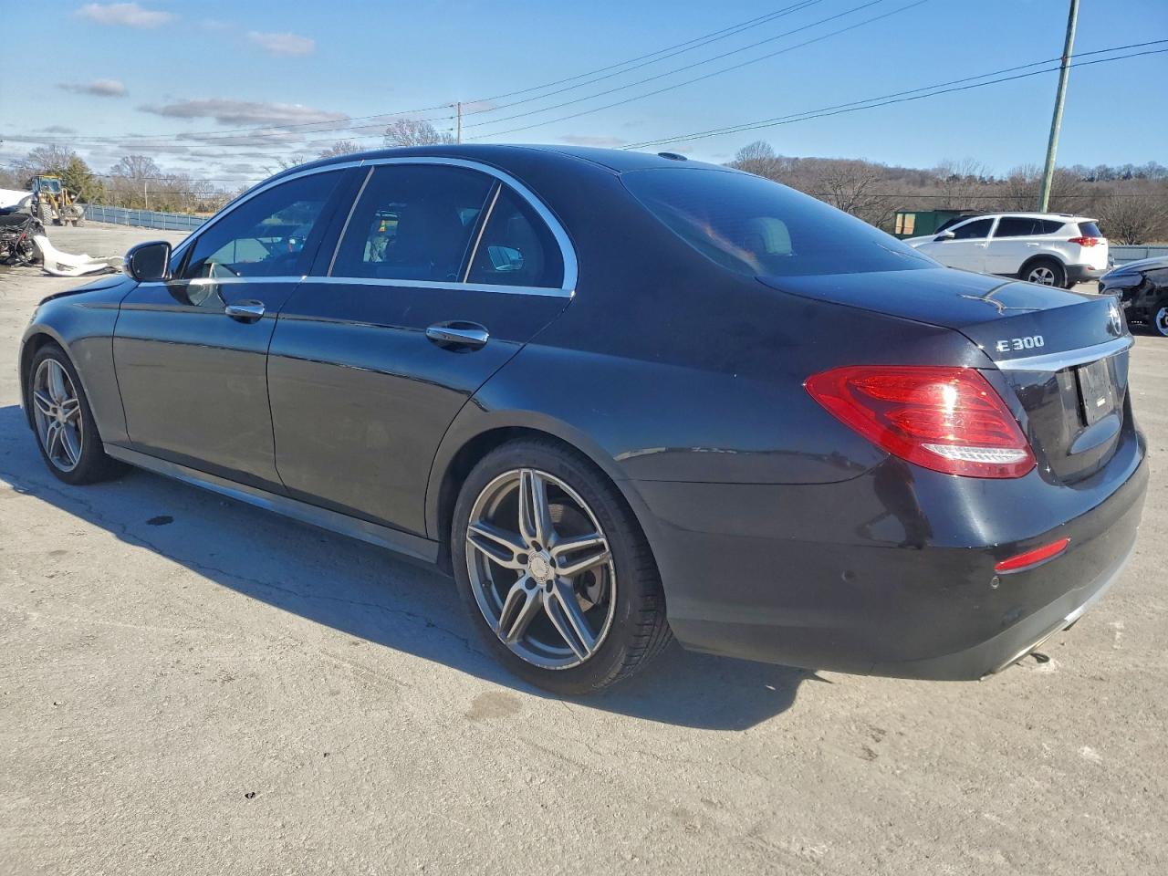 2017 MERCEDES-BENZ E 300 4MATIC photo 2