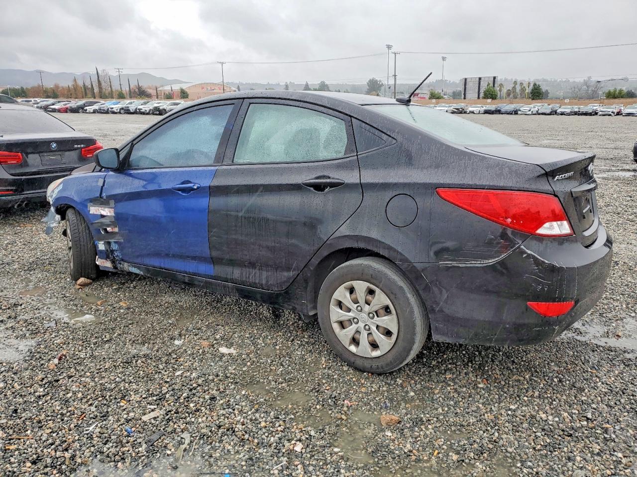 2017 HYUNDAI ACCENT SE photo 2