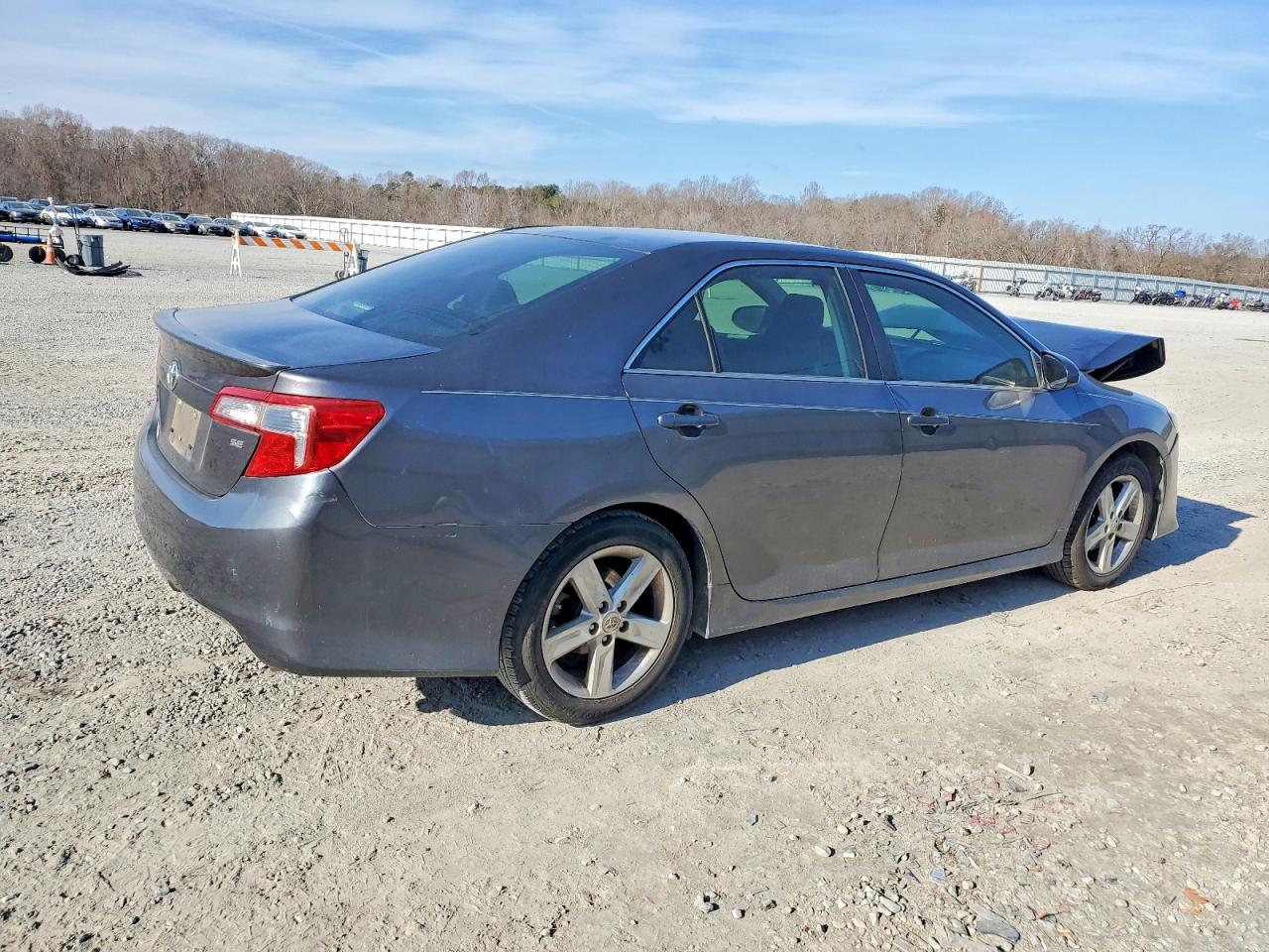 2014 TOYOTA CAMRY L photo 5