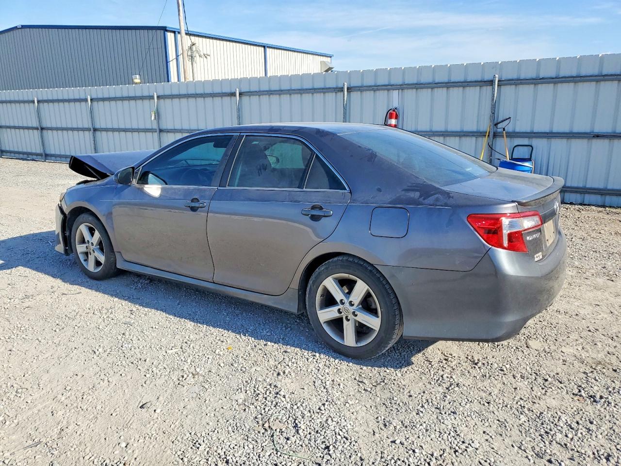2014 TOYOTA CAMRY L photo 3
