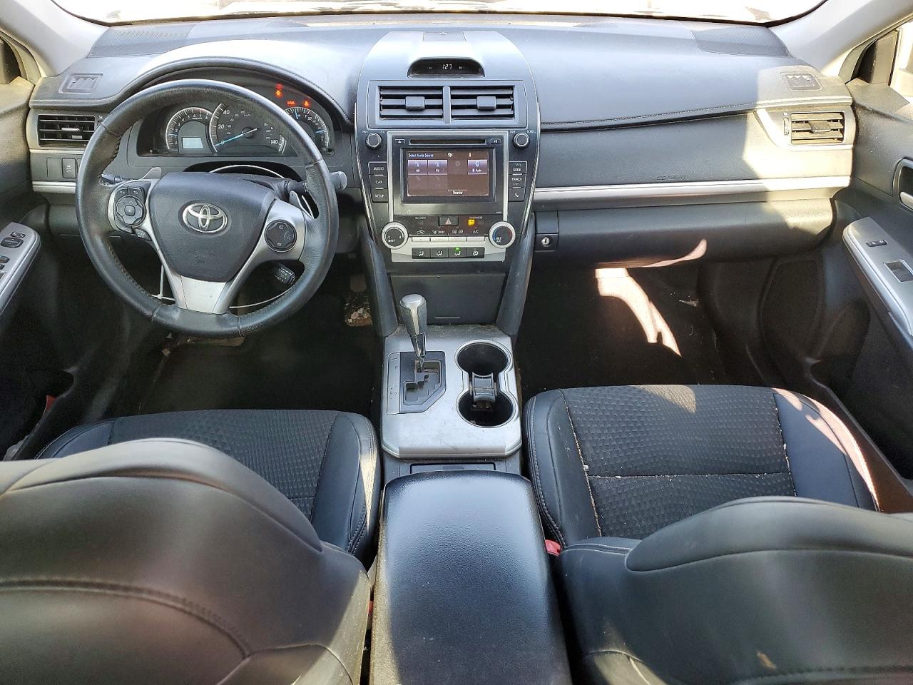 2014 TOYOTA CAMRY L photo 15