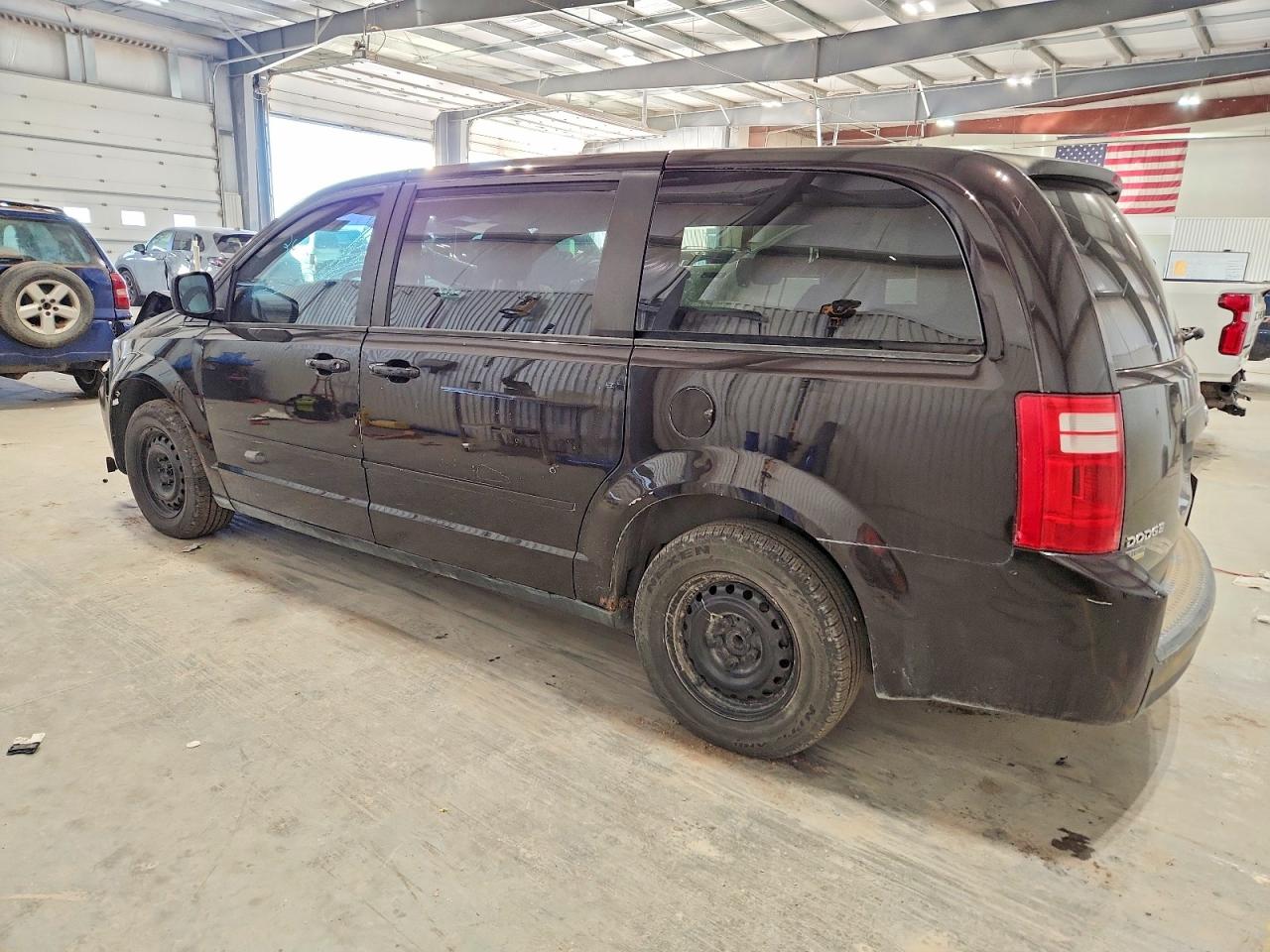 2010 DODGE GRAND CARAVAN SE photo 2