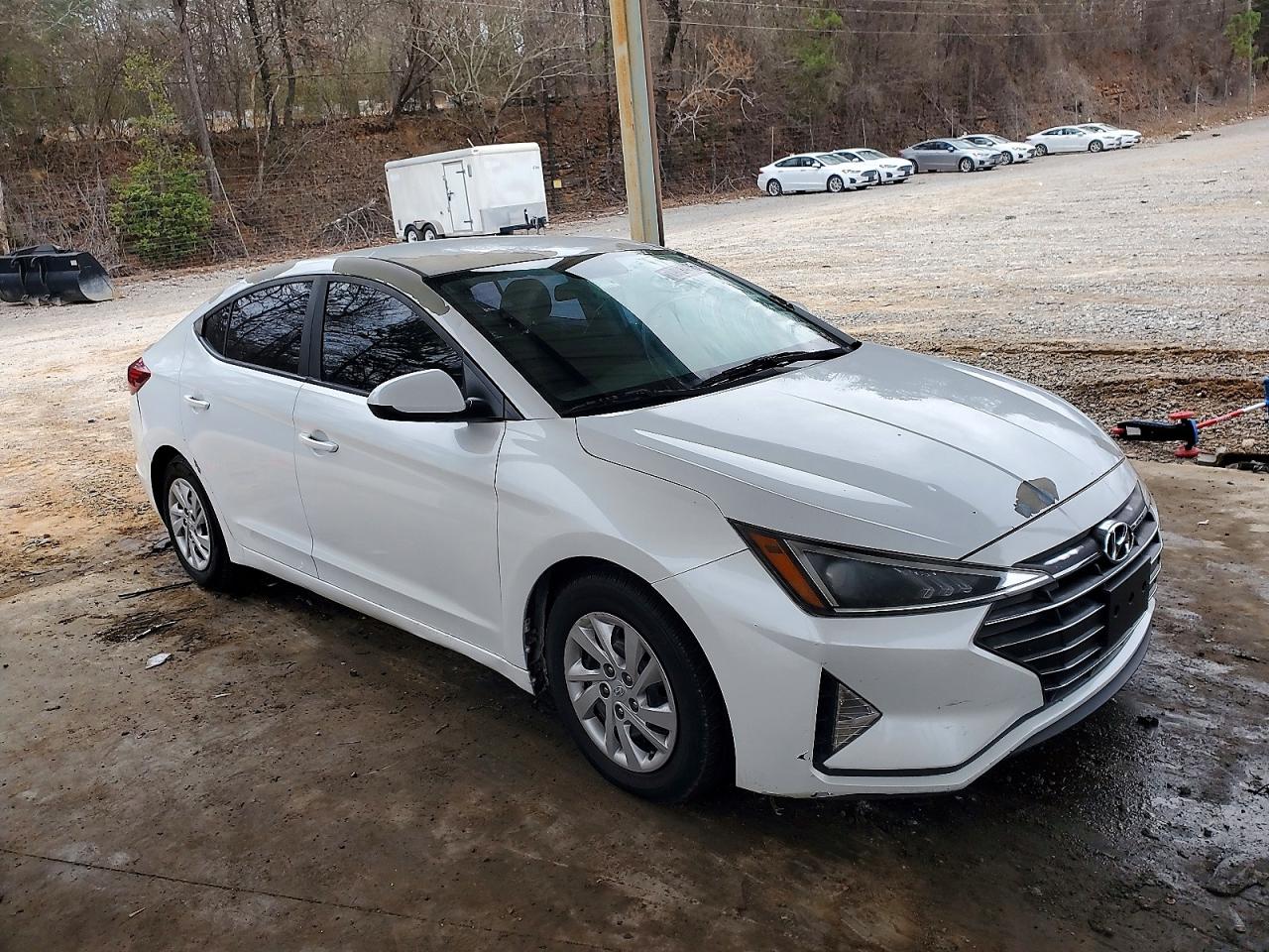2019 HYUNDAI ELANTRA SE photo 4