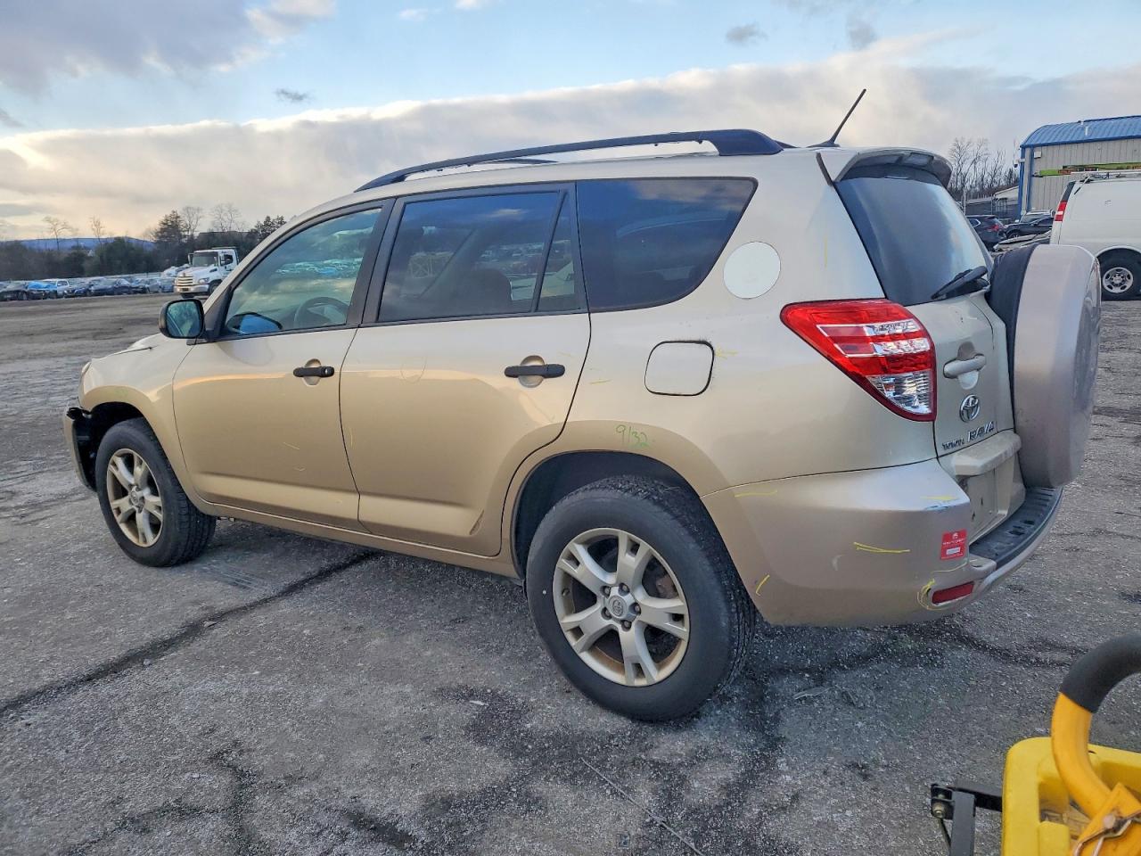 2010 TOYOTA RAV4 photo 2