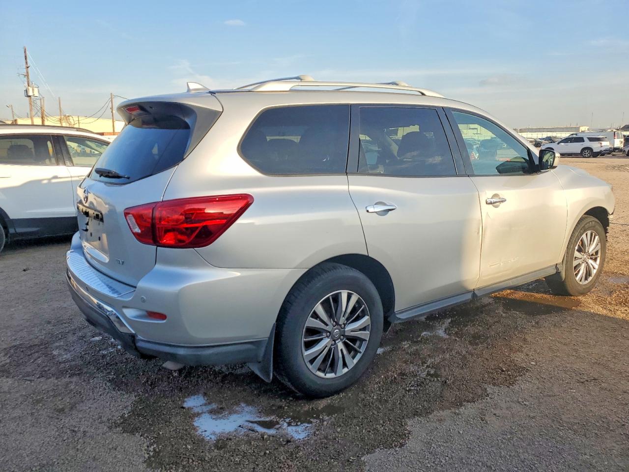 2020 NISSAN PATHFINDER SV photo 3