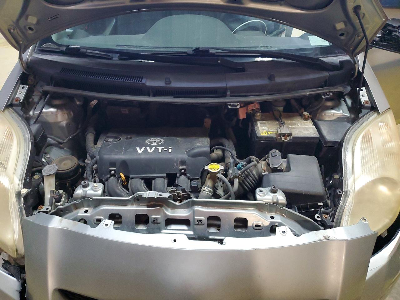 2010 TOYOTA YARIS photo 11