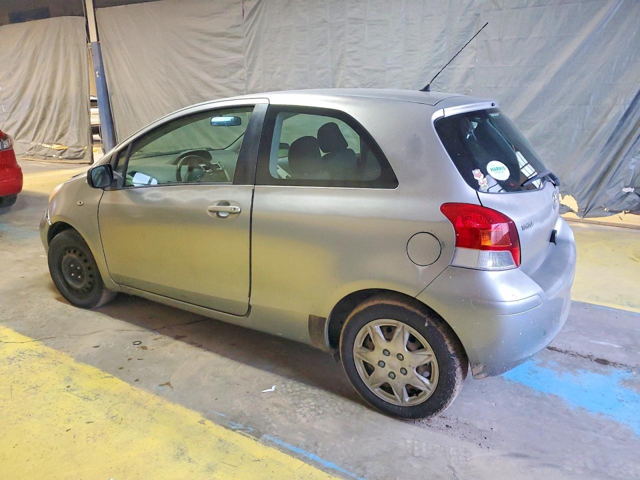 2010 TOYOTA YARIS photo 2