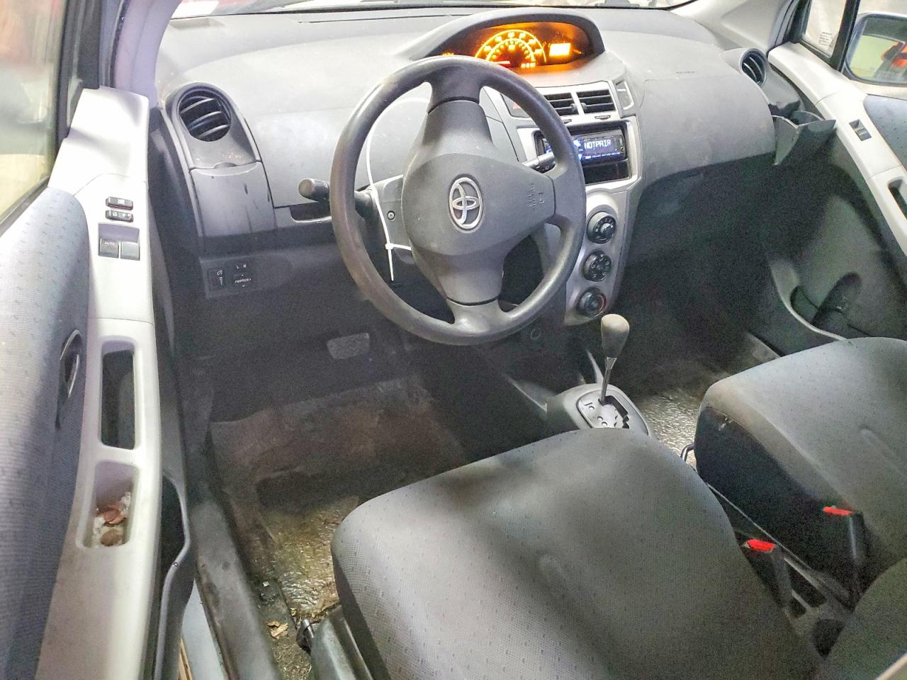 2010 TOYOTA YARIS photo 8