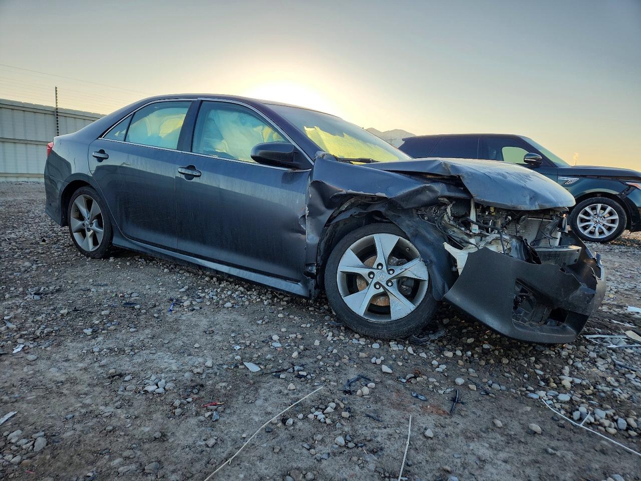 2012 TOYOTA CAMRY SE photo 4