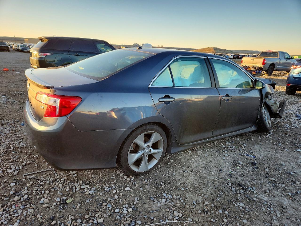 2012 TOYOTA CAMRY SE photo 3