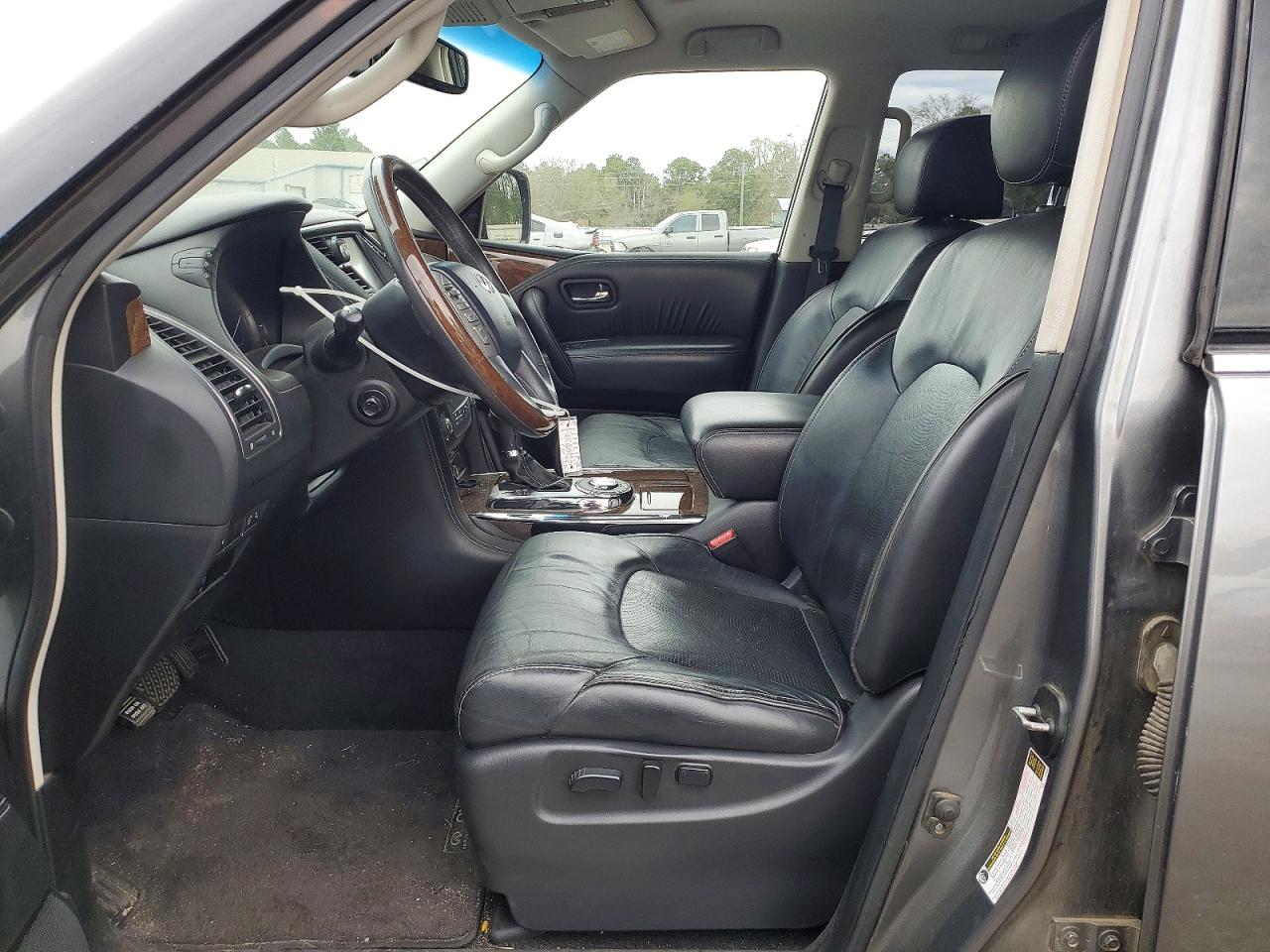2017 INFINITI QX80 BASE photo 7