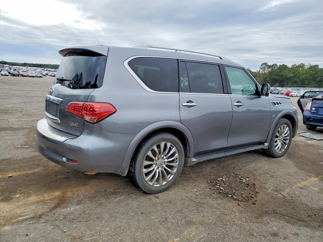 2017 INFINITI QX80 BASE photo 3
