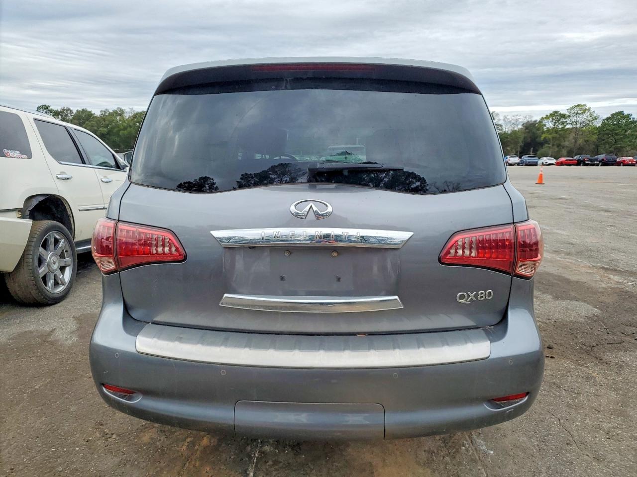 2017 INFINITI QX80 BASE photo 6