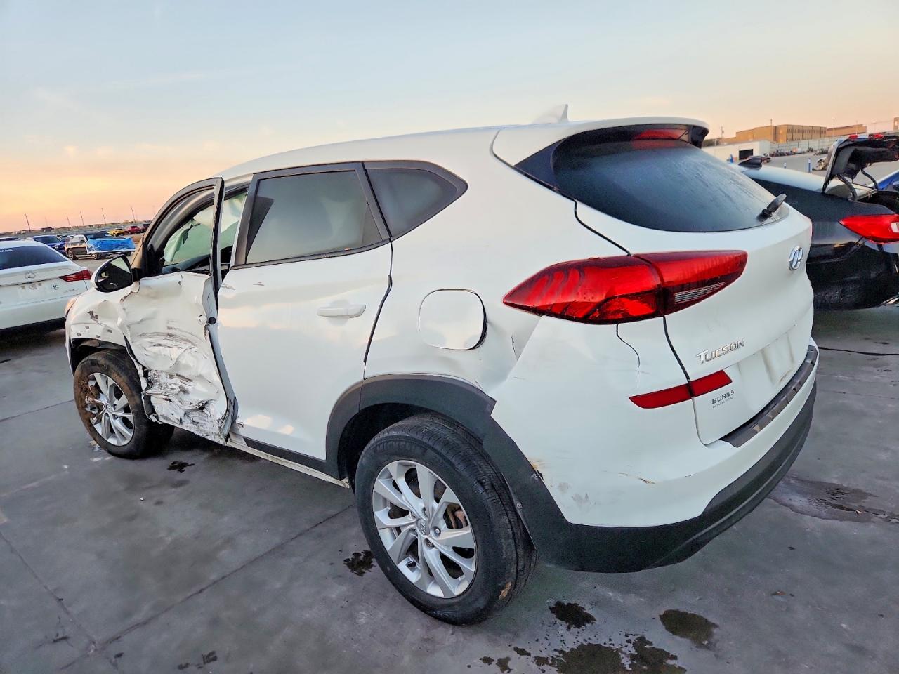 2021 HYUNDAI TUCSON SE photo 2