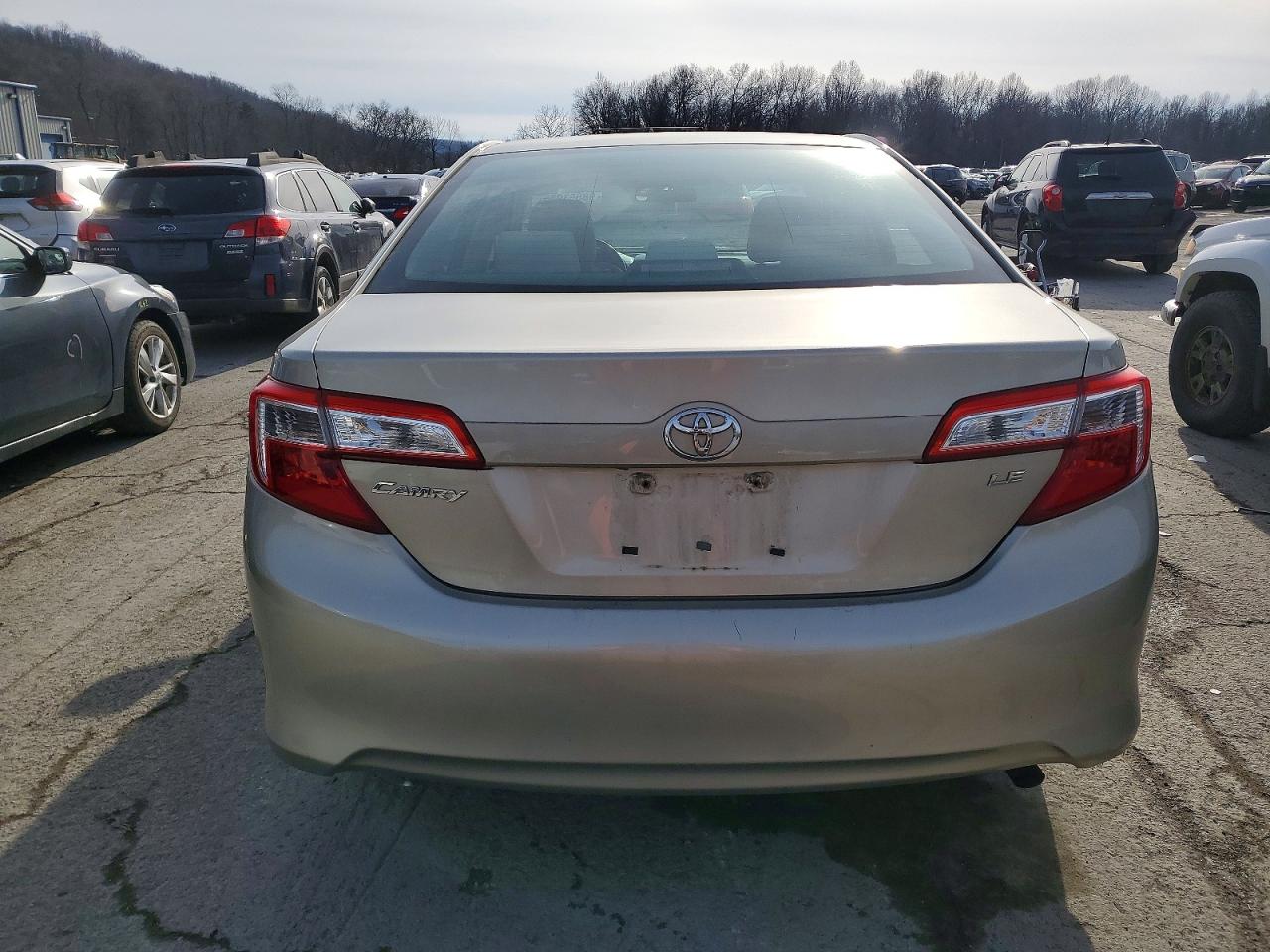 2014 TOYOTA CAMRY L photo 6