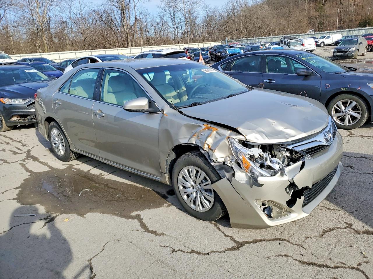 2014 TOYOTA CAMRY L photo 4
