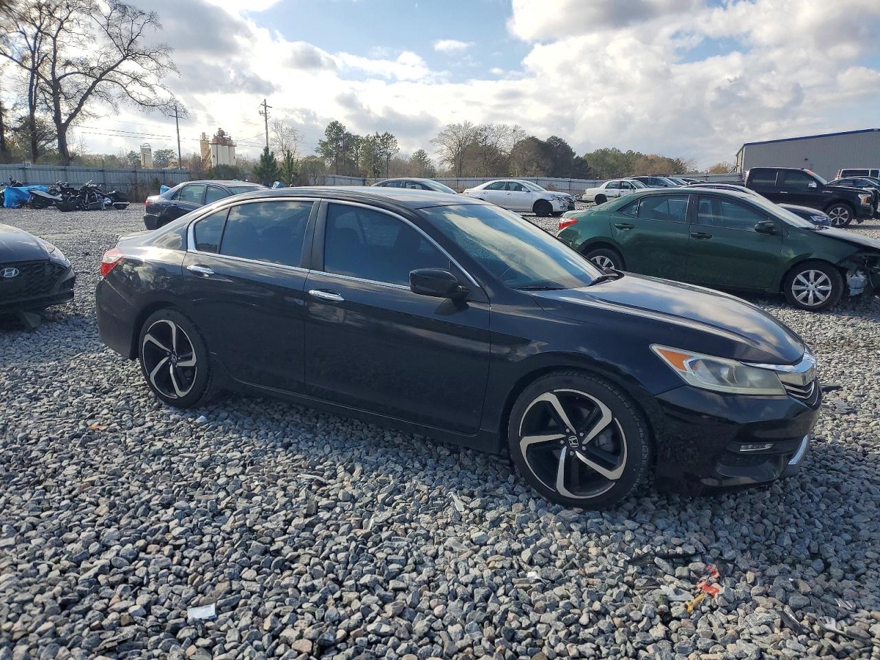 2017 HONDA ACCORD SPORT photo 4