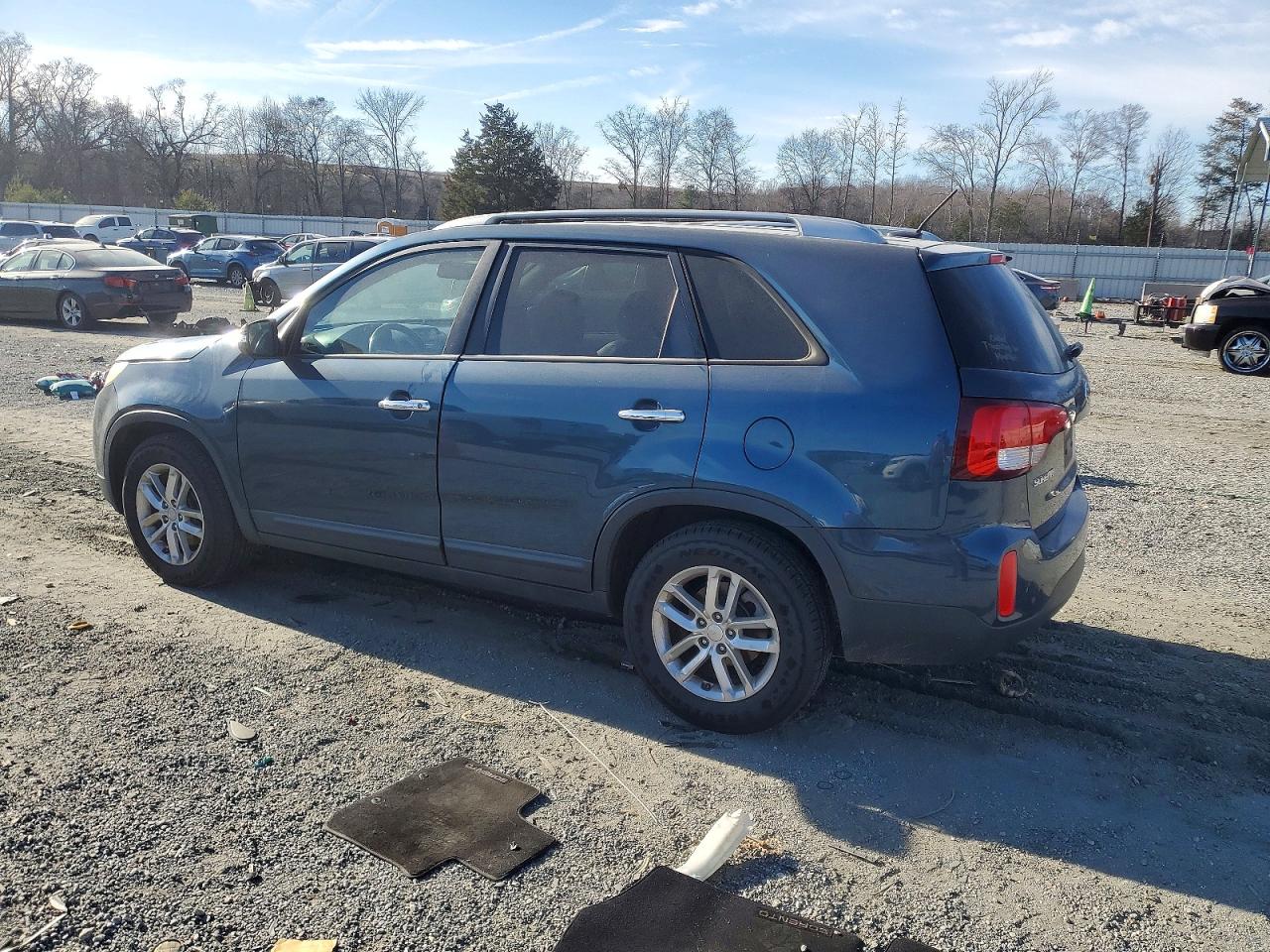 2015 KIA SORENTO LX photo 2