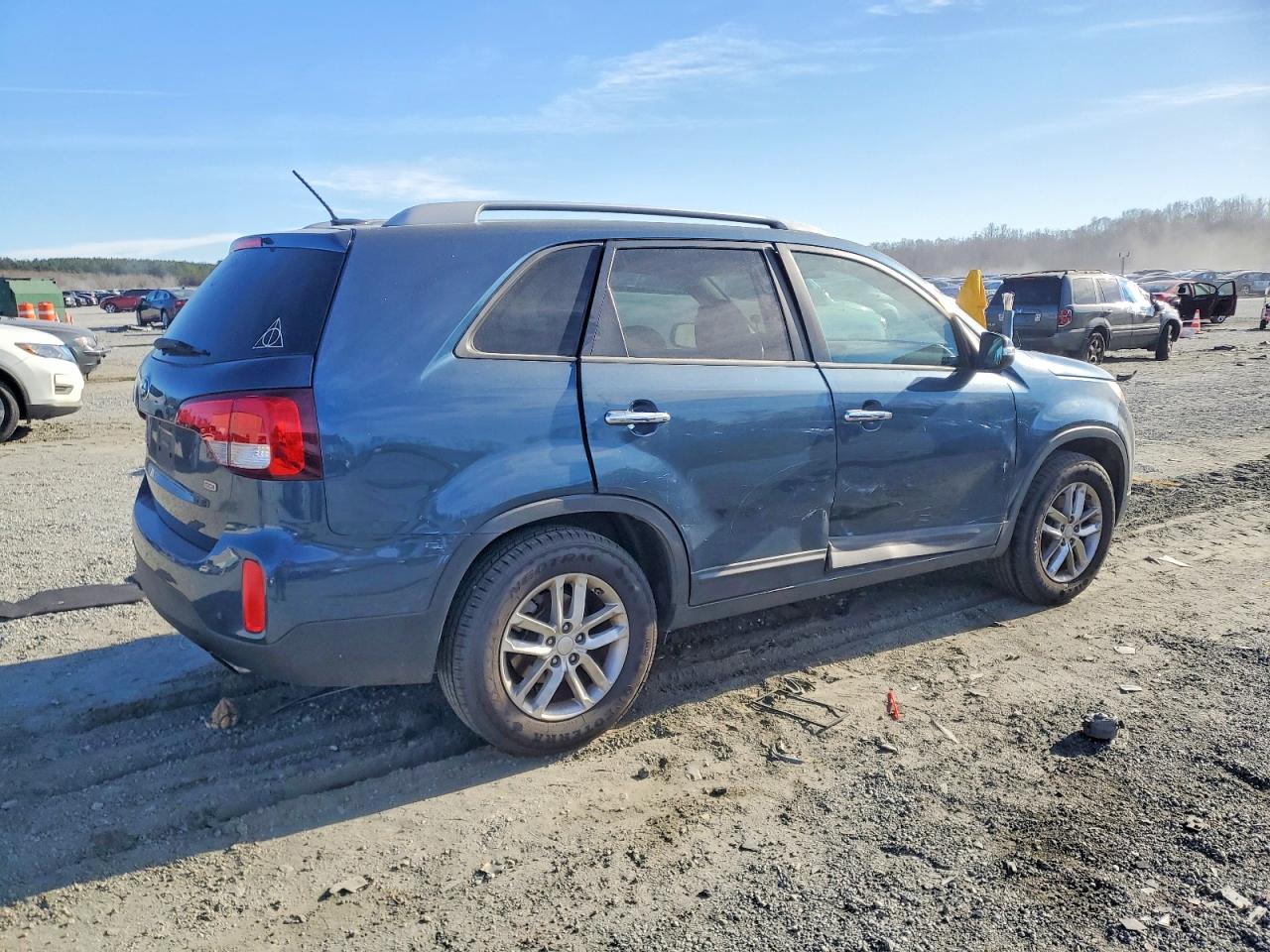 2015 KIA SORENTO LX photo 3