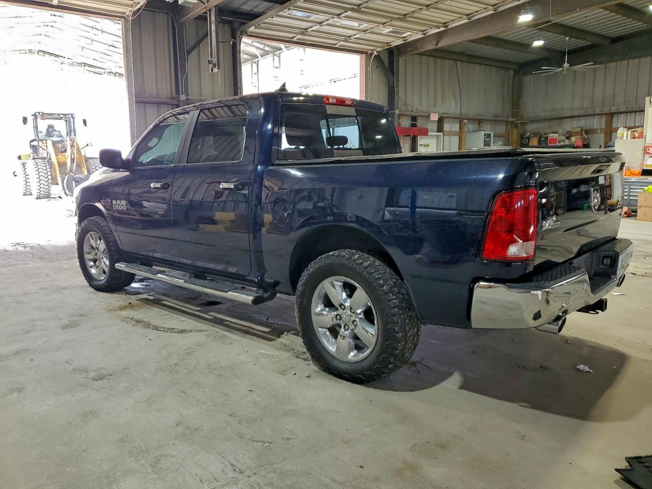 2015 RAM 1500 SLT photo 2