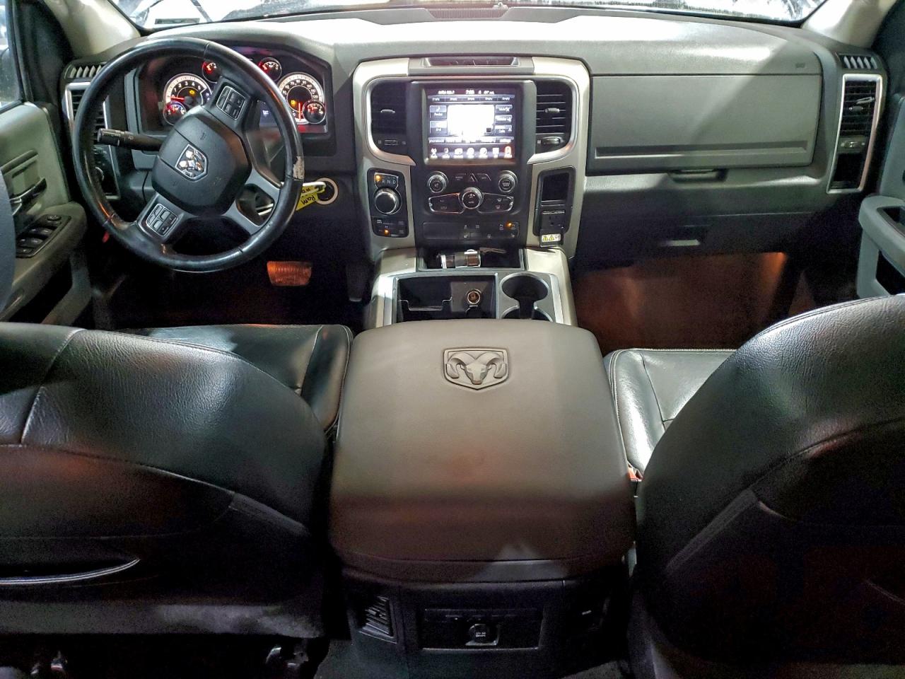 2015 RAM 1500 SLT photo 8