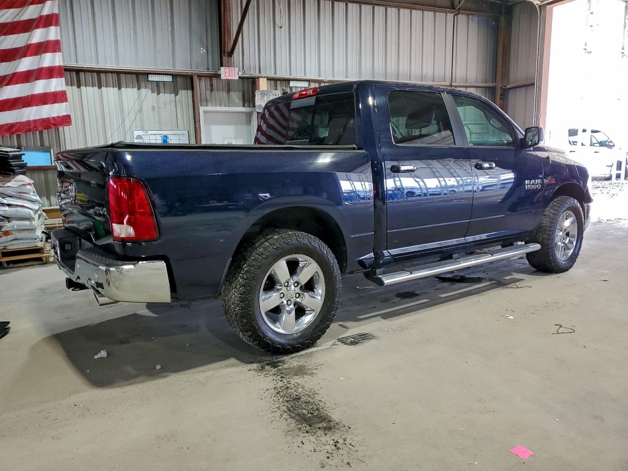 2015 RAM 1500 SLT photo 3