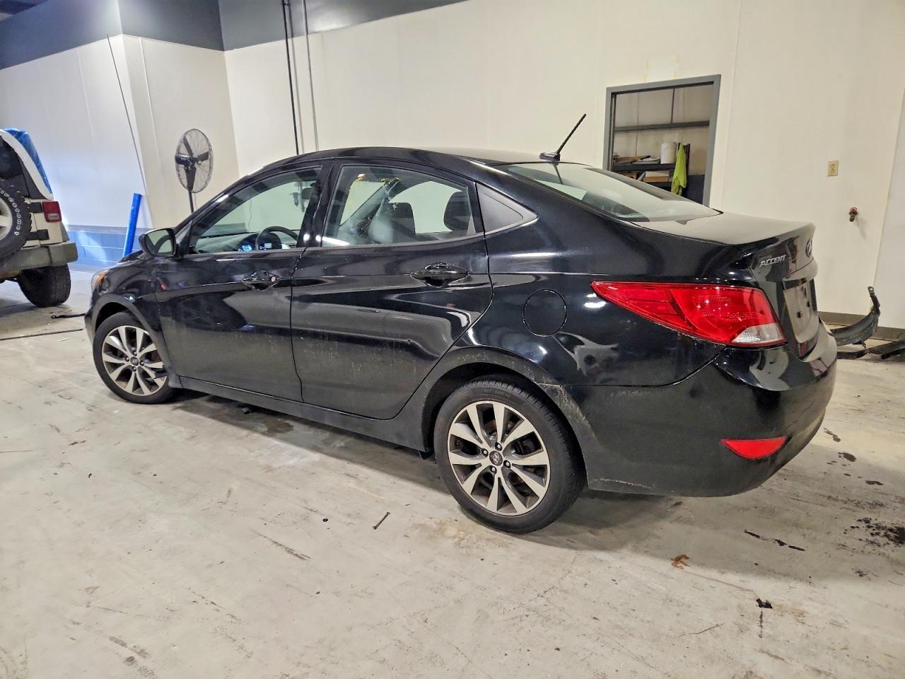 2017 HYUNDAI ACCENT SE photo 2