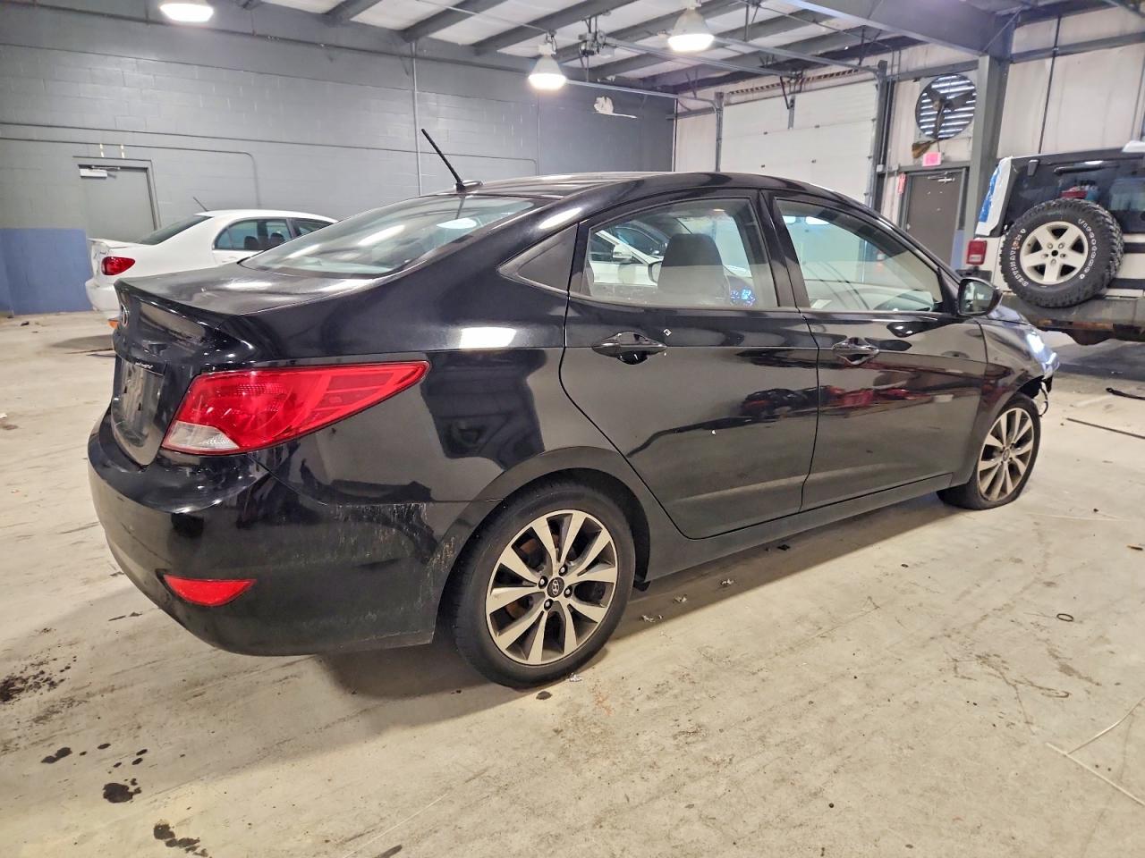 2017 HYUNDAI ACCENT SE photo 3