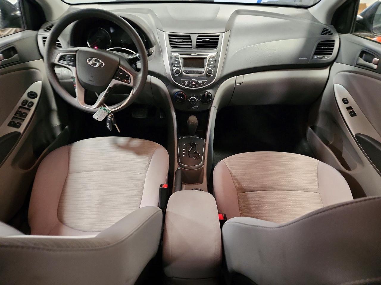 2017 HYUNDAI ACCENT SE photo 8