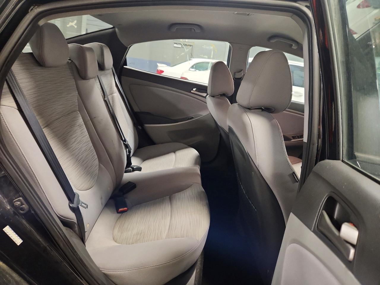 2017 HYUNDAI ACCENT SE photo 10