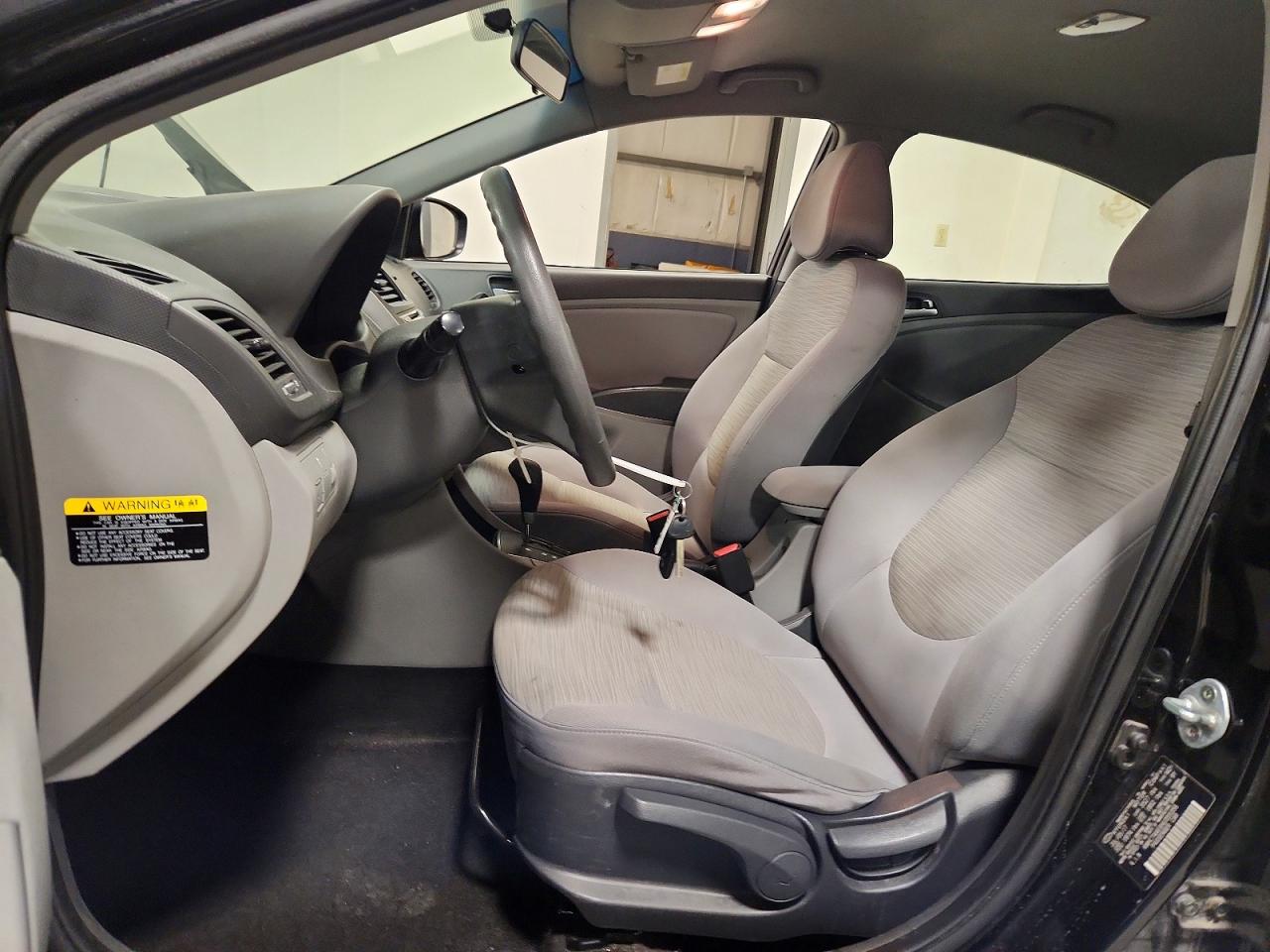 2017 HYUNDAI ACCENT SE photo 7