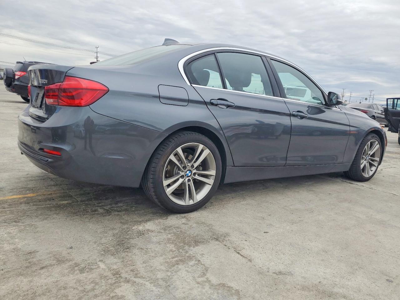 2017 BMW 330 I photo 5