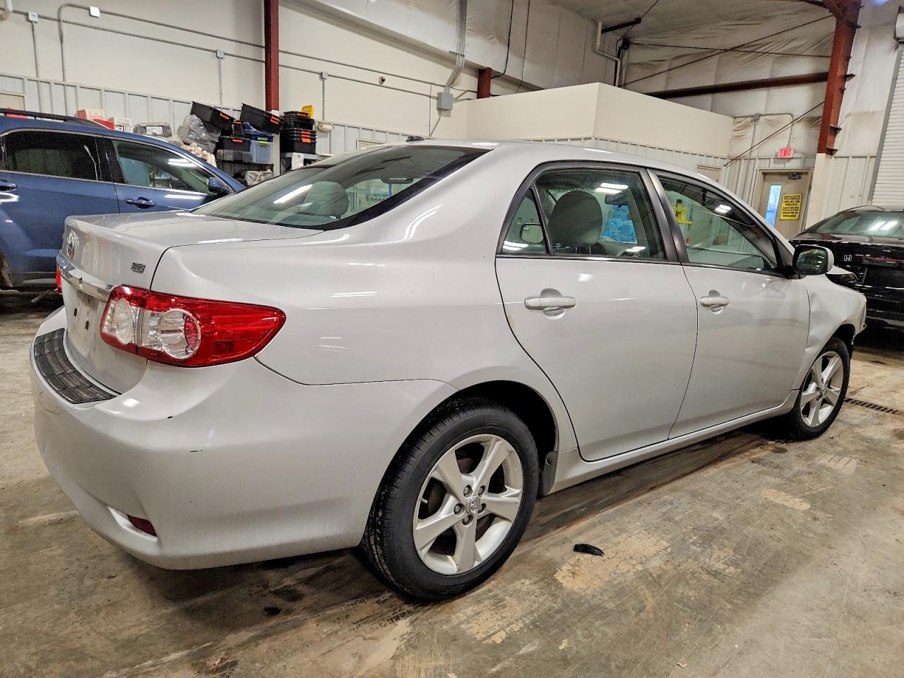 2013 TOYOTA COROLLA BASE photo 3