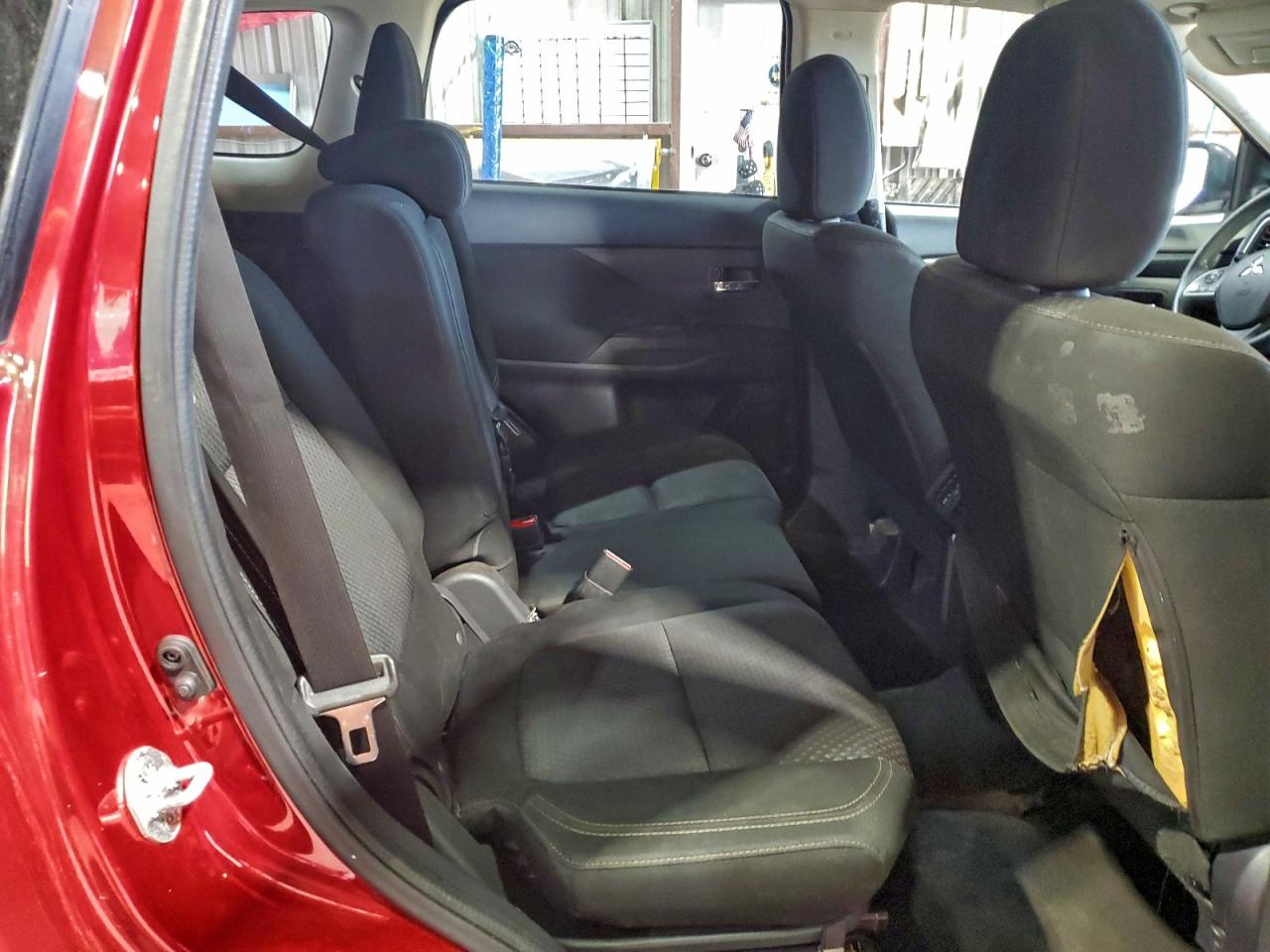 2019 MITSUBISHI OUTLANDER ES photo 11