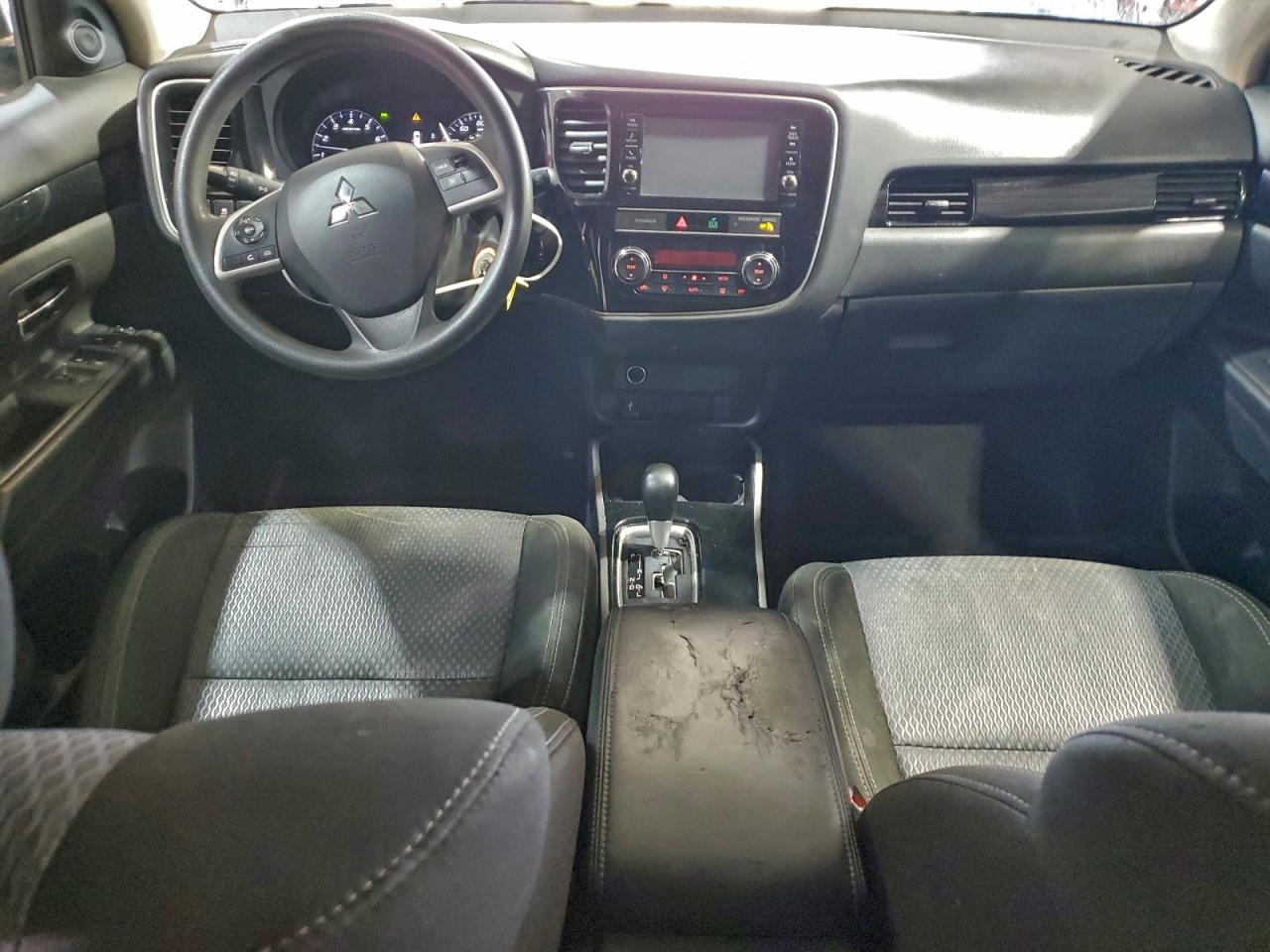 2019 MITSUBISHI OUTLANDER ES photo 8