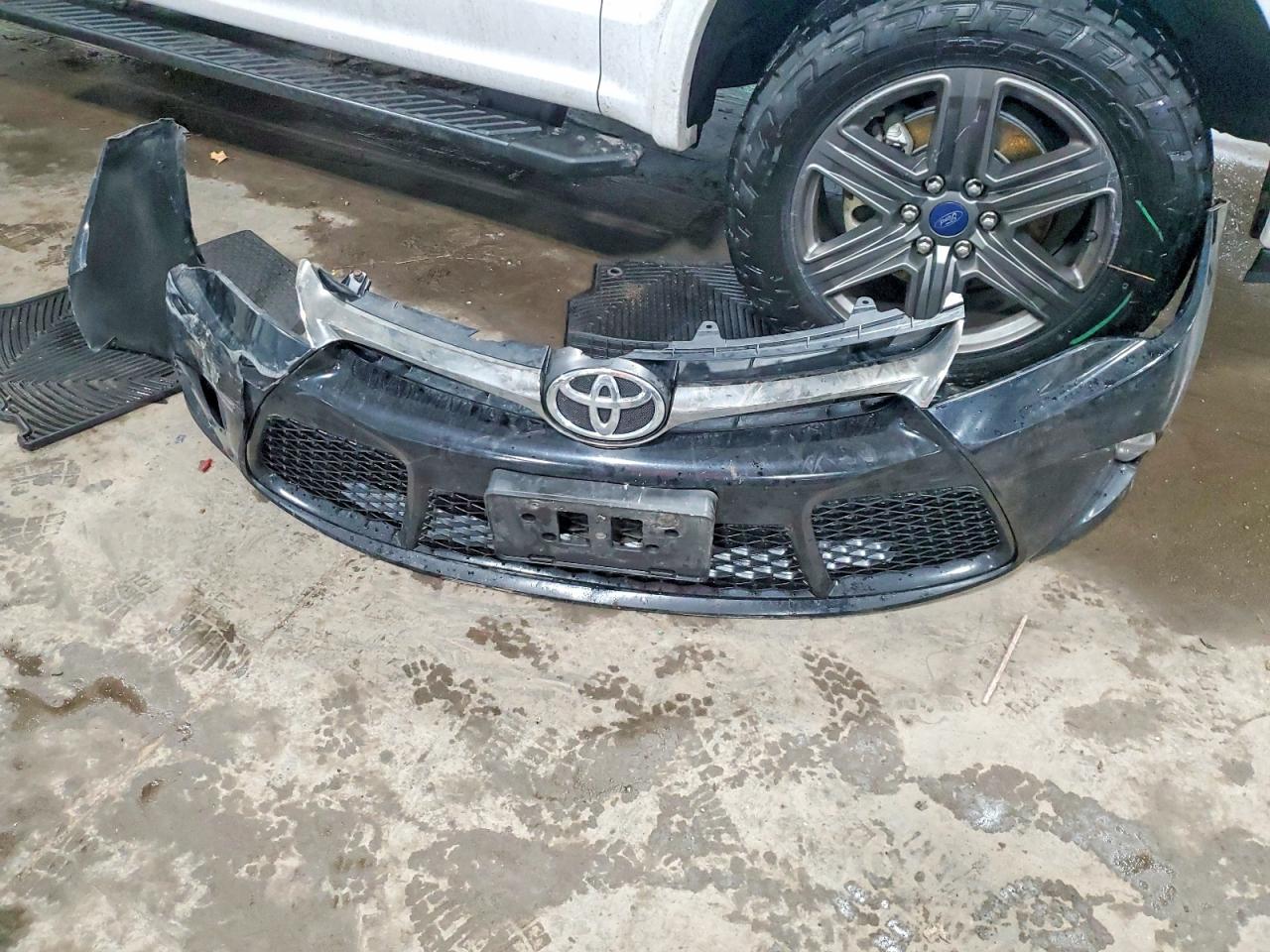 2015 TOYOTA CAMRY SE photo 12