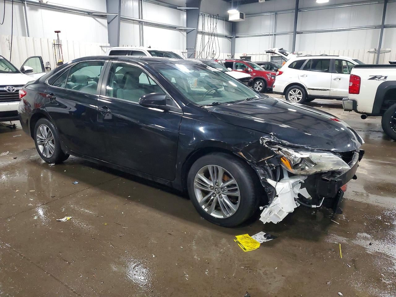2015 TOYOTA CAMRY SE photo 4