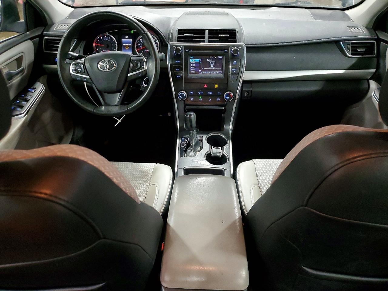 2015 TOYOTA CAMRY SE photo 8