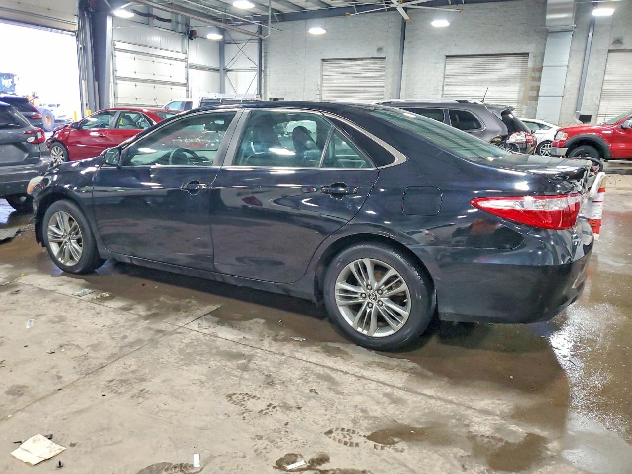 2015 TOYOTA CAMRY SE photo 2