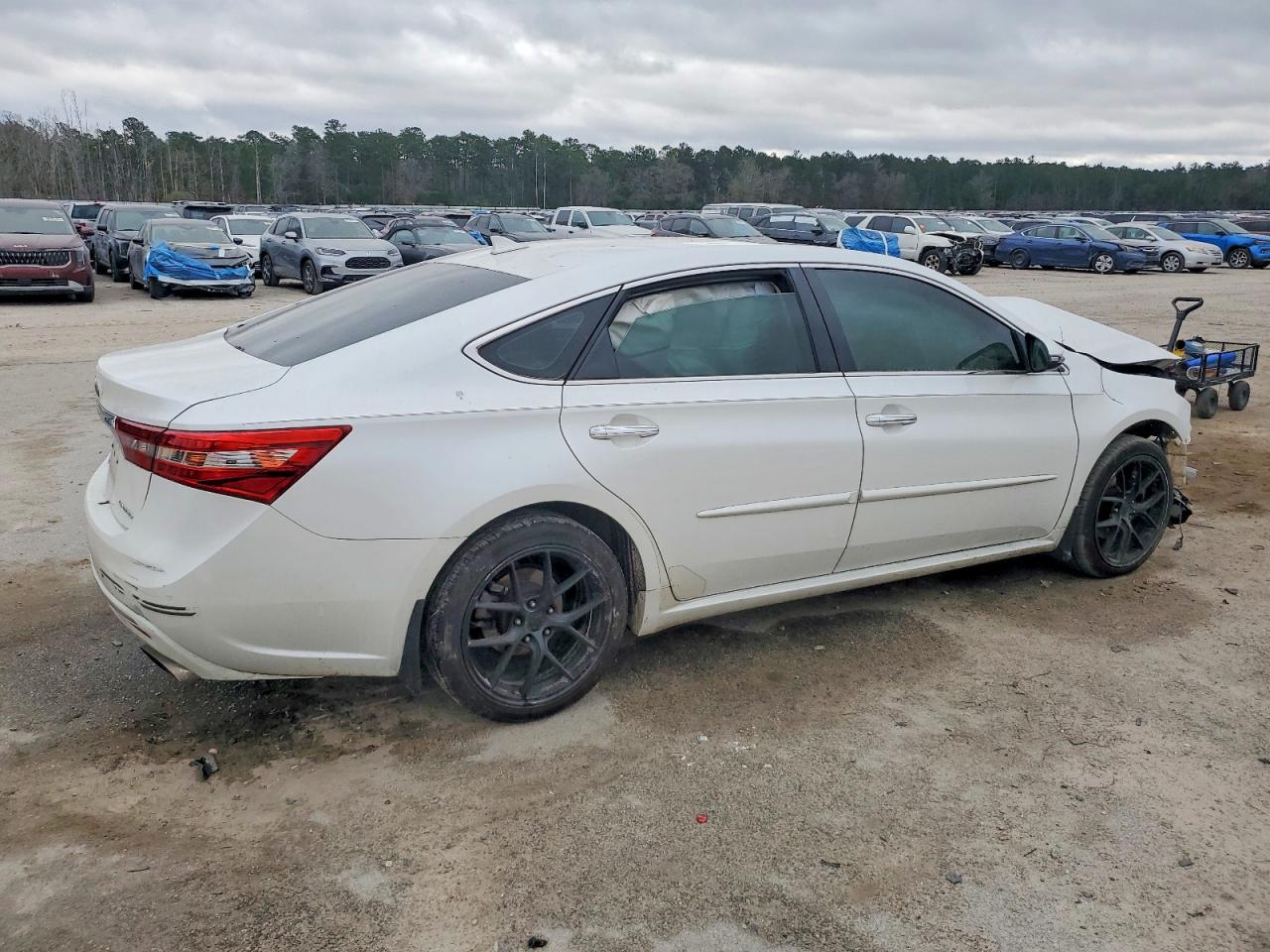 2016 TOYOTA AVALON XLE photo 3