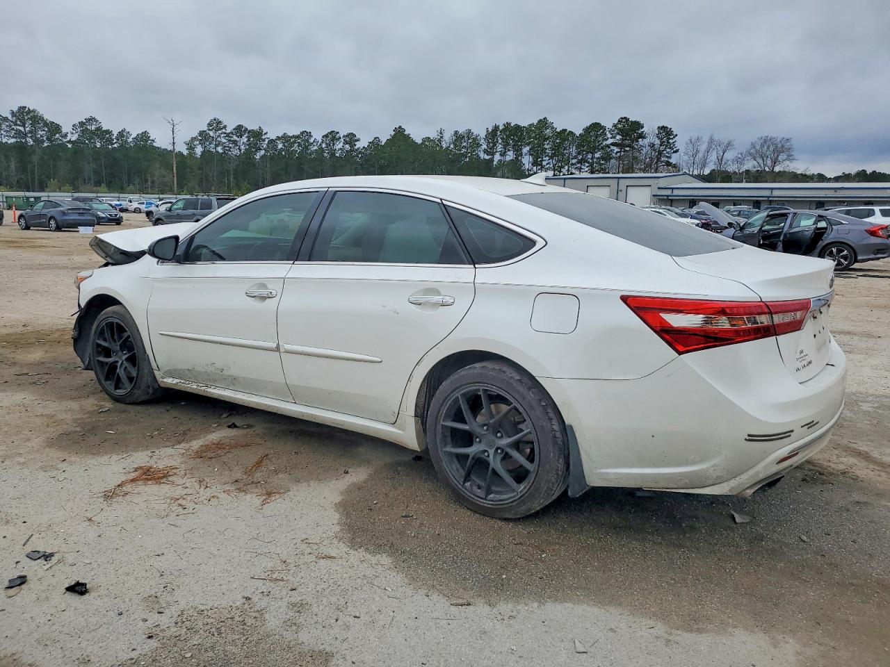 2016 TOYOTA AVALON XLE photo 2