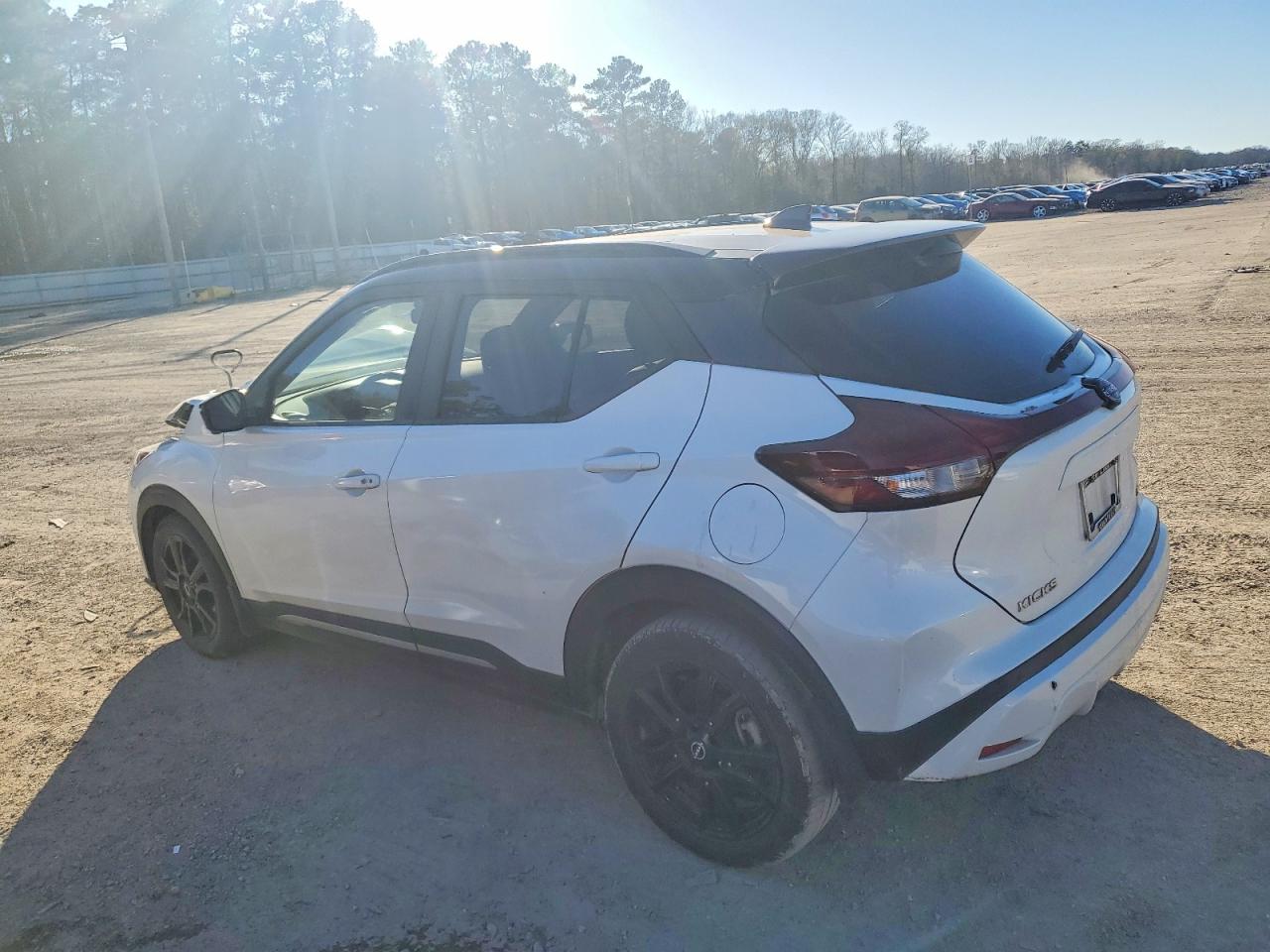 2022 NISSAN KICKS SR photo 2