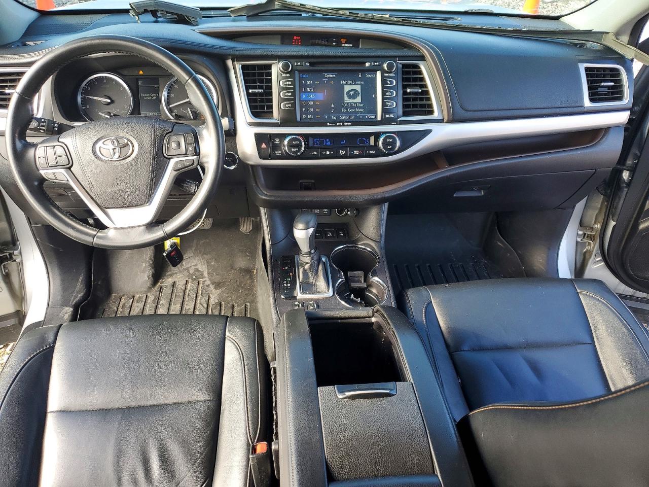 2018 TOYOTA HIGHLANDER SE photo 8
