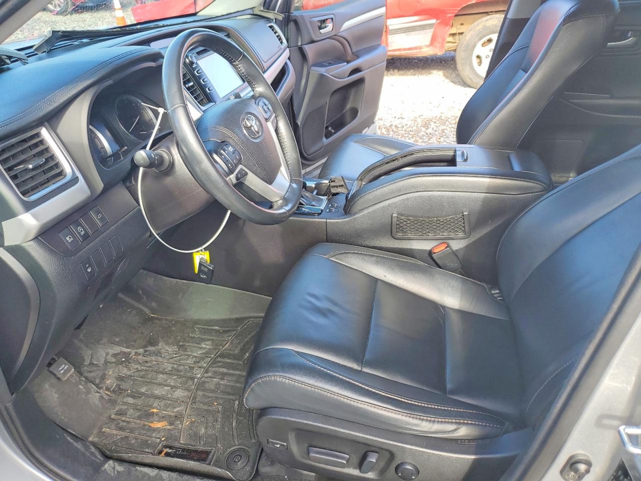 2018 TOYOTA HIGHLANDER SE photo 7