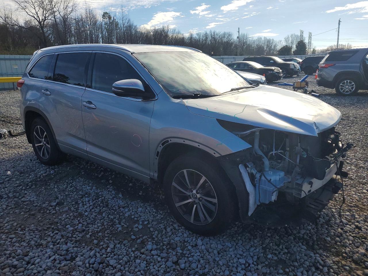 2018 TOYOTA HIGHLANDER SE photo 4