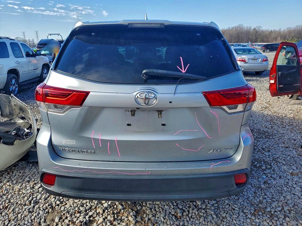 2018 TOYOTA HIGHLANDER SE photo 6