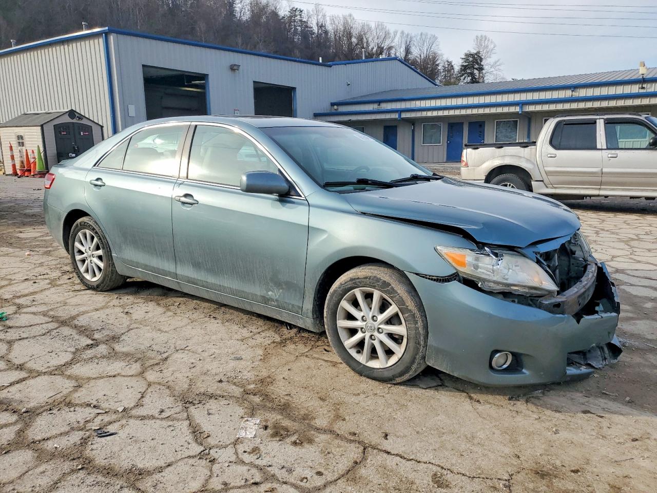 2010 TOYOTA CAMRY BASE photo 4