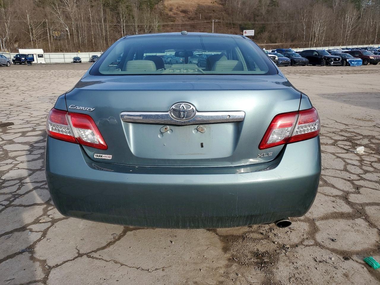 2010 TOYOTA CAMRY BASE photo 6